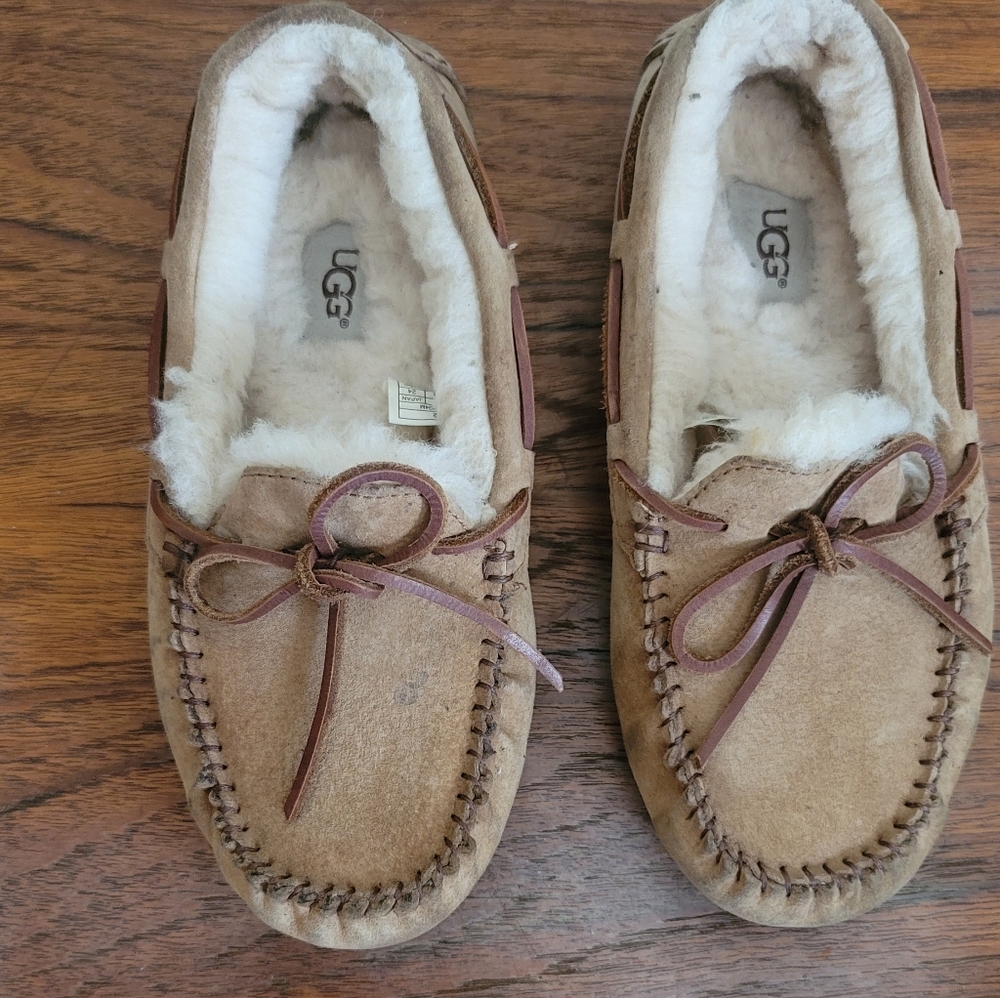 UGG Moccasin Slipper Size 7.5